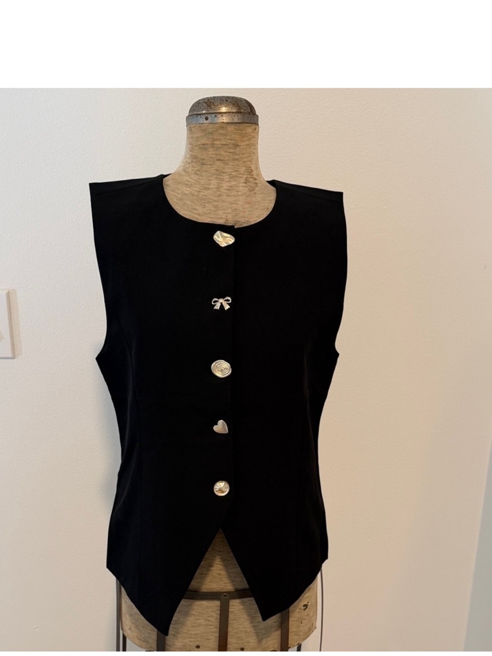VIGOSS NWT beautiful black and white vest size xl